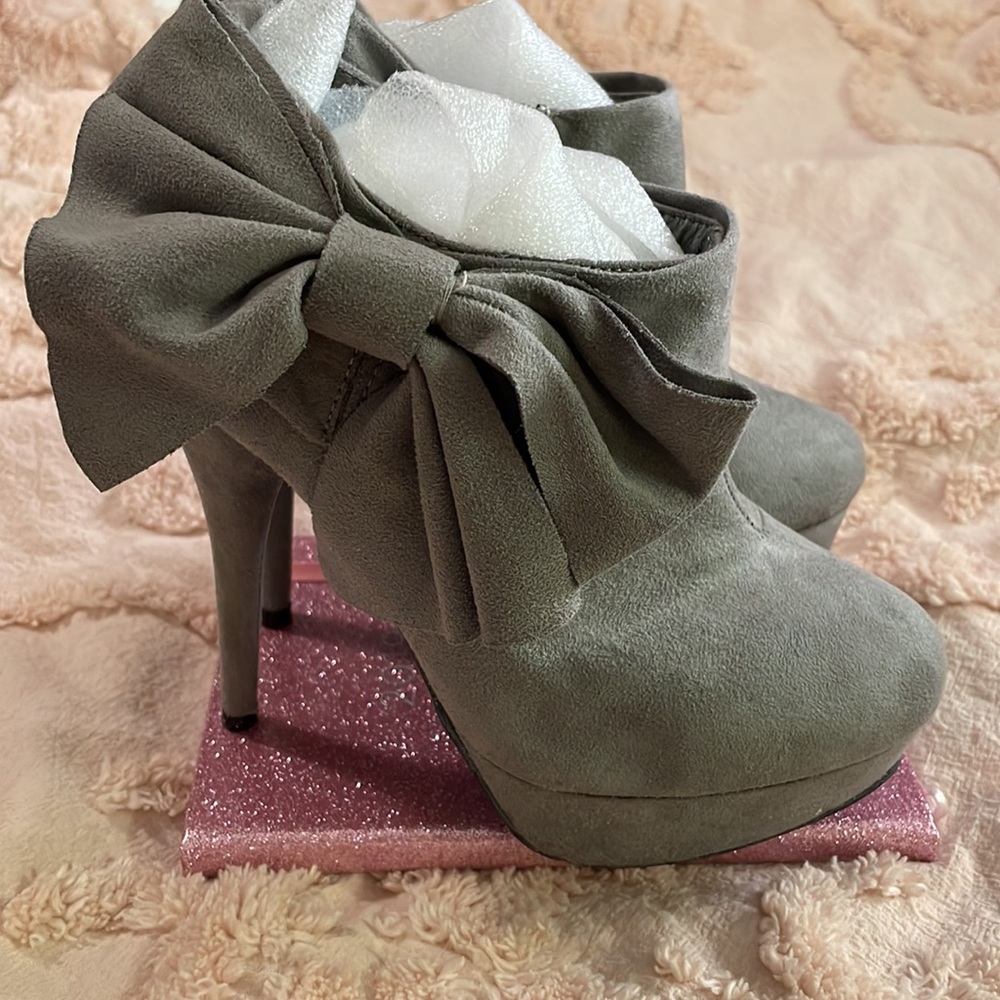 Gray Bows Ankle Booties - Picture 2 of 9